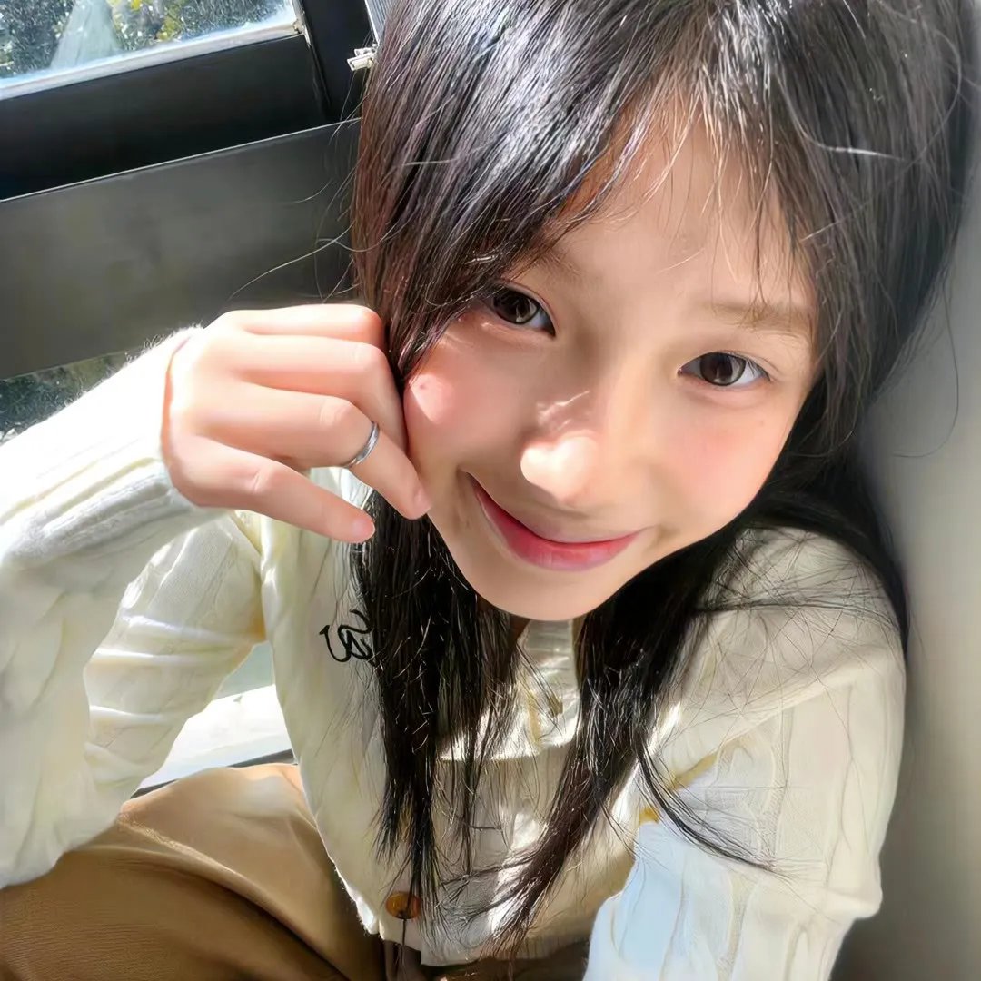 穿黑衣的女孩
